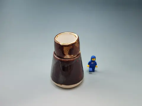 Brown tumbler (3 of 4)