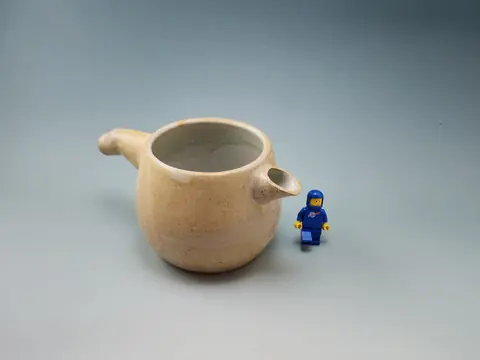 Cream spouted bowl (1 of 2)